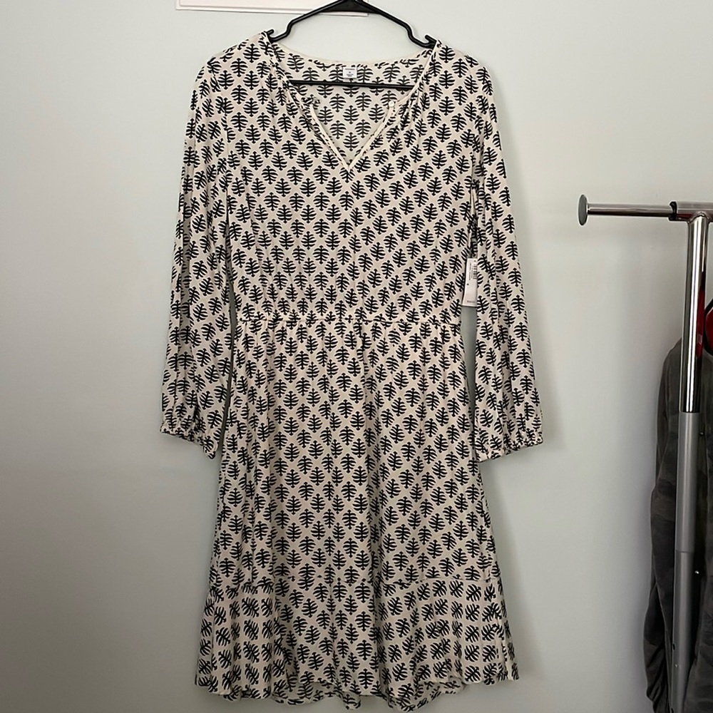 Woman’s Old Navy dress